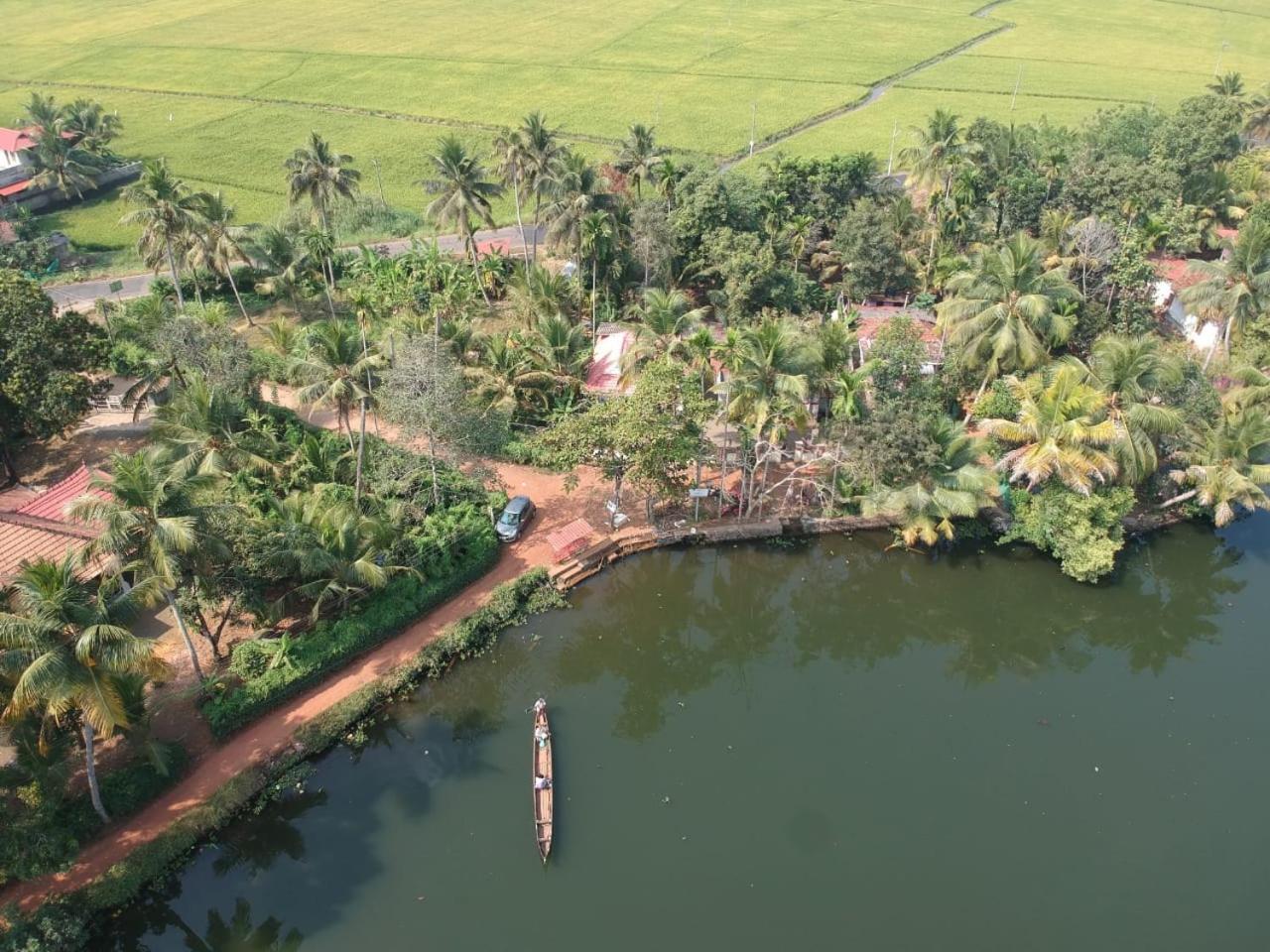 Punerjeni Homes Alappuzha Exterior foto