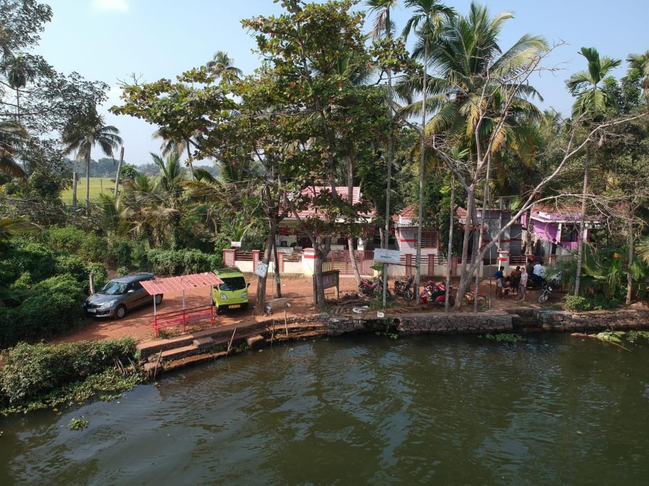 Punerjeni Homes Alappuzha Exterior foto